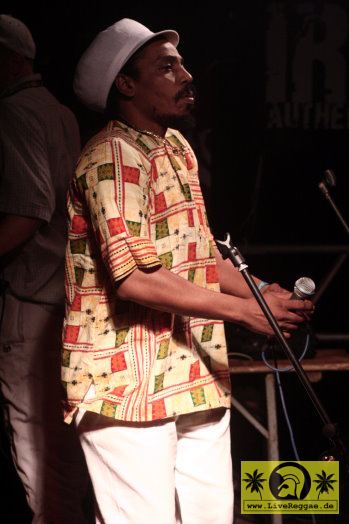 Earl 16 (Jam) with Zion Train 12. Reggae Jam Festival - Bersenbrueck 12. August 2006 (7).jpg